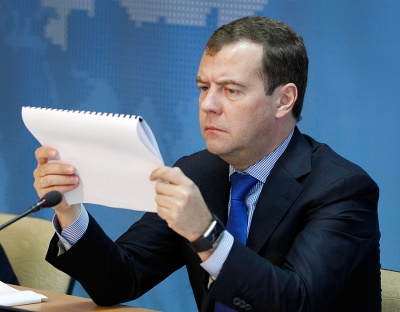 Медведєв: "Газпром" після 1 квітня має постачати Україні газ на умовах контракту 2009 року