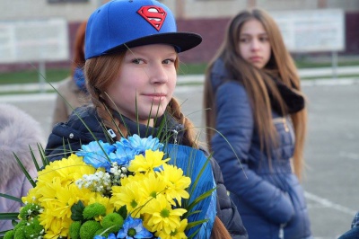 У Чернівцях з квітами та оркестром зустріли понад 200 військових із зони АТО (ФОТО)