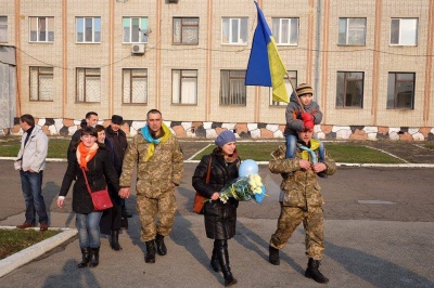 У Чернівцях з квітами та оркестром зустріли понад 200 військових із зони АТО (ФОТО)