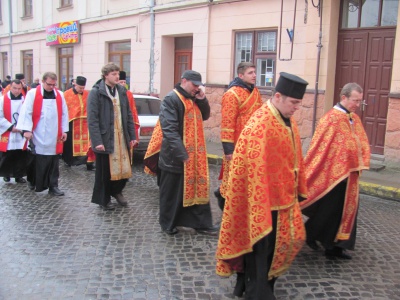 Чернівчани несли хрест вулицями міста (ФОТО)