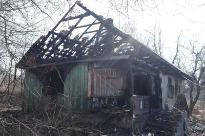 Сусіди згорілого будинку у Чернівцях розповіли подробиці нічної трагедії (ФОТО)