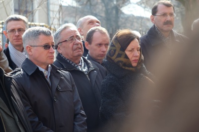 У Чернівцях встановили меморіальну дошку поетові-політв’язневі Тарасові Мельничуку