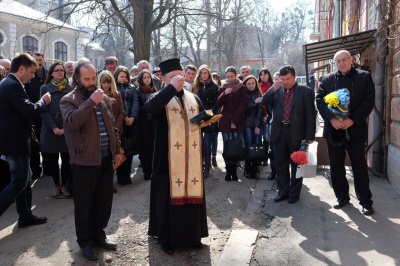 У Чернівцях встановили меморіальну дошку поетові-політв’язневі Тарасові Мельничуку