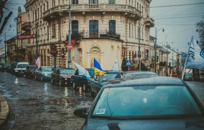 У Чернівцях провели автопробіг задля порятунку хворих дітей (ФОТО)