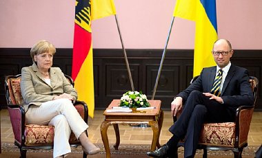 Яценюк: Основні докази у справах проти Януковича знищили Яценюк: Основні докази у справах проти Януковича знищили