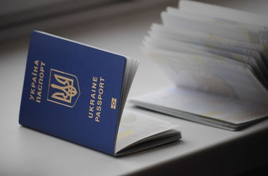 Черги за закордонними паспортами можуть збільшитися Черги за закордонними паспортами можуть збільшитися