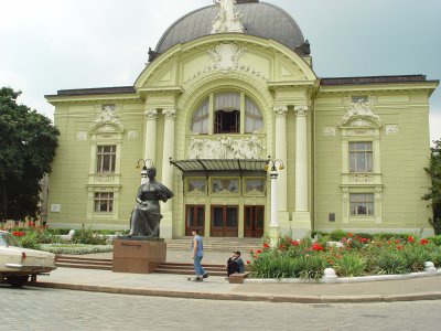 Сьогодні Чернівці побачать прем’єру вистави "Сватання на Гончарівці"