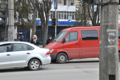 Світлофор, через який збили жінку в Чернівцях, знову не працює (ФОТО)