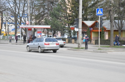 Світлофор, через який збили жінку в Чернівцях, знову не працює (ФОТО)