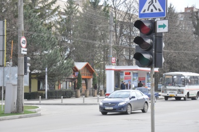 Світлофор, через який збили жінку в Чернівцях, знову не працює (ФОТО)
