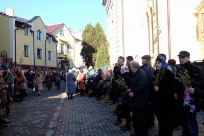 У церквах Чернівців освячують вербу (ФОТО)