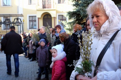 У церквах Чернівців освячують вербу (ФОТО)