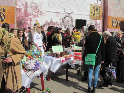 На "Писанковій Україні" збирали гроші та подарунки для військових (ФОТО)