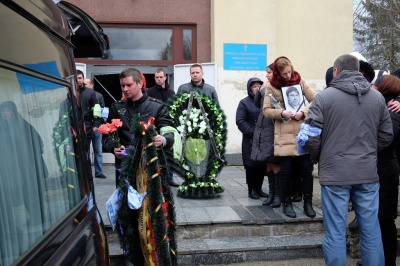 Чернівчани попрощалися зі спортивним коментатором Сергієм Панасюком (ФОТО)