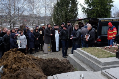 Чернівчани попрощалися зі спортивним коментатором Сергієм Панасюком (ФОТО)