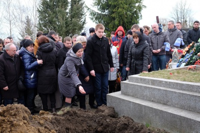 Чернівчани попрощалися зі спортивним коментатором Сергієм Панасюком (ФОТО)