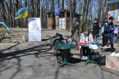 У Чернівцях школярі змагалися у прибиранні парків (ФОТО)