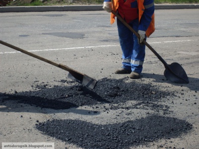 Дорожники Буковини прозвітували, де латаються автошляхи