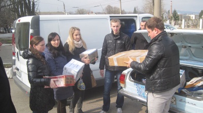 Буковинські студенти-медики передали гостинці воїнам АТО