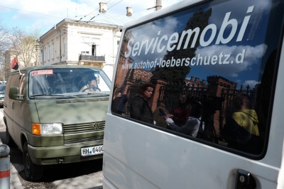 У Чернівцях університет передав в АТО два автомобілі (ФОТО)