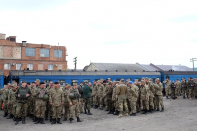 В зону АТО з Чернівців відправились буковинські десантники (ФОТО)