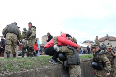 В зону АТО з Чернівців відправились буковинські десантники (ФОТО)