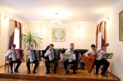 Злата Огнєвич подарувала фортепіано чернівецькій музичній школі (ФОТО)