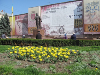 У Чернівцях розпочалося масове цвітіння дерев (ФОТО)