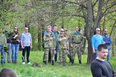 У парку "Жовтневий" висадили 36 дубів на честь загиблих в АТО (ФОТО)