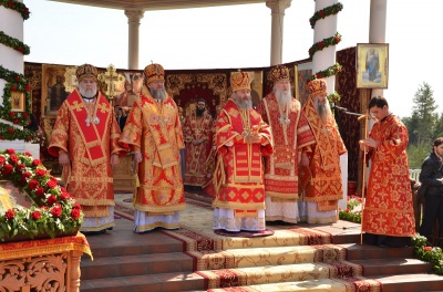 Митрополит Онуфрій провів літургію у монастирі на Буковині (ФОТО)