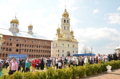 Митрополит Онуфрій провів літургію у монастирі на Буковині (ФОТО)