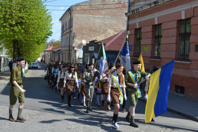 Пластуни марширували центром Чернівців і створили пластове містечко (ФОТО)