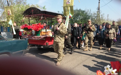 На Буковині прощаються з військовим, який помер у госпіталі (ФОТО)