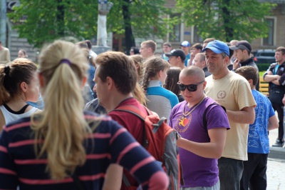 Молоді чернівчани влаштували "руханку" в центрі міста (ФОТО)