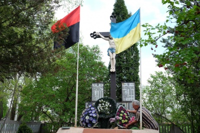 У чернівецьких Ленківцях спорудили пам’ятник «Примирення» (ФОТО)