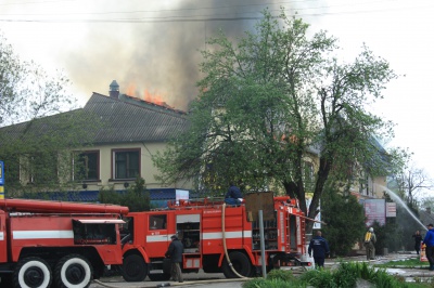 Жахлива пожежа в Сокирянах знищила торговий центр екс-керівника РДА (ФОТО)