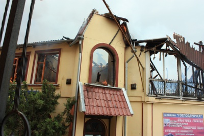 Жахлива пожежа в Сокирянах знищила торговий центр екс-керівника РДА (ФОТО)