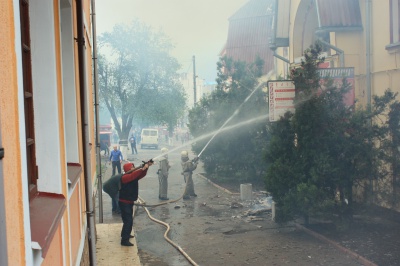 Жахлива пожежа в Сокирянах знищила торговий центр екс-керівника РДА (ФОТО)