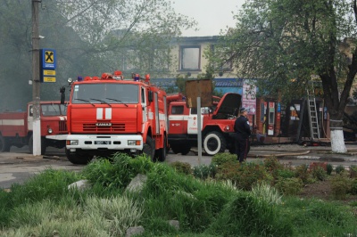 Жахлива пожежа в Сокирянах знищила торговий центр екс-керівника РДА (ФОТО)