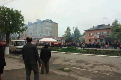 Жахлива пожежа в Сокирянах знищила торговий центр екс-керівника РДА (ФОТО)