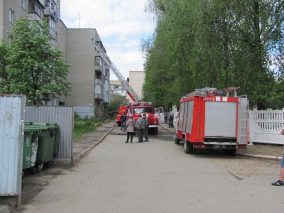 У Чернівцях горів балкон у багатоповерхівці 