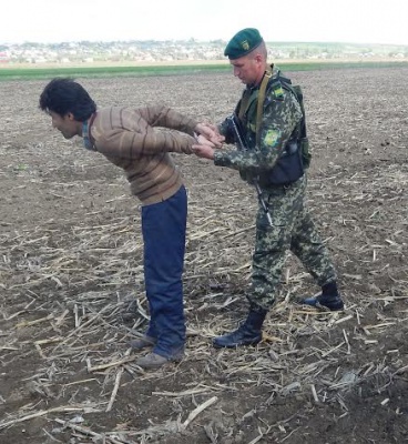 На Буковині на кордоні затримали нелегала-пакистанця