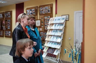 У музеї в Чернівцях відкрили виставку про Героїв Майдану (ФОТО)