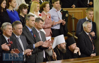 Митрополит Онуфрій з Буковини не підвівся, коли зачитували імена героїв АТО