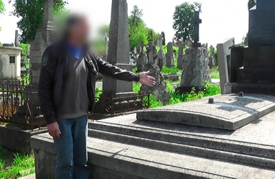 Міліція знайшла зловмисників, які обікрали кладовище в Чернівцях (ФОТО)