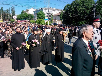 У Чернівцях вшанували воїнів-визволителів на Соборній площі (ФОТО)