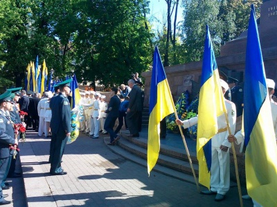 У Чернівцях вшанували воїнів-визволителів на Соборній площі (ФОТО)