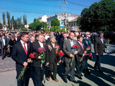 У Чернівцях вшанували воїнів-визволителів на Соборній площі (ФОТО)