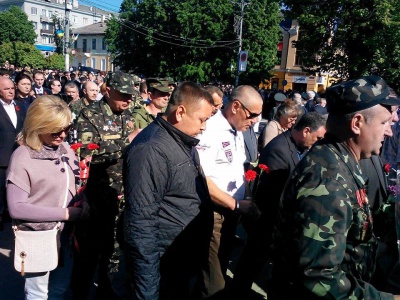 У Чернівцях вшанували воїнів-визволителів на Соборній площі (ФОТО)