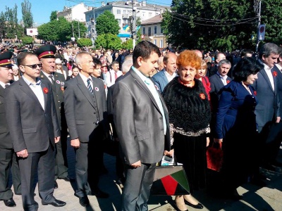 У Чернівцях вшанували воїнів-визволителів на Соборній площі (ФОТО)